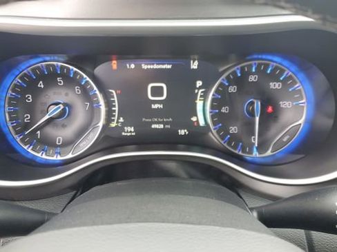 Certified 2024 Chrysler Pacifica Touring-L image 12