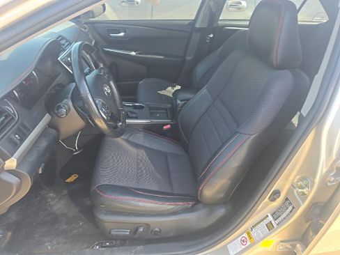 Used 2016 Toyota Camry SE w/ Moonroof Package FWD image 4