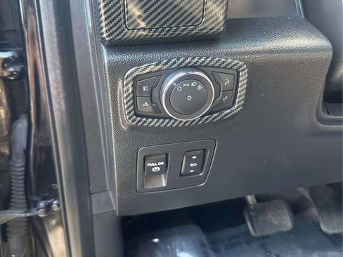 Used 2018 Ford F150 Platinum w/ Equipment Group 701A Luxury AWD/4WD image 18