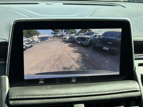 Used 2021 Chevrolet Suburban LT RWD image 27