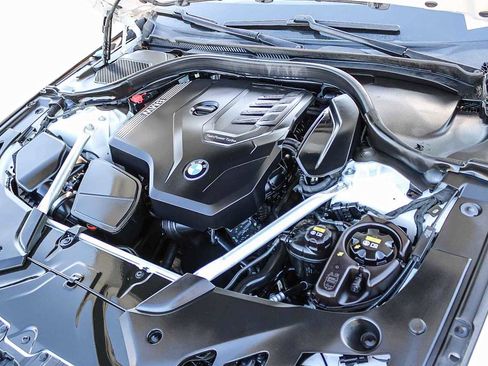 Used 2021 BMW 530i w/ Premium Package image 26