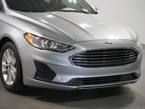 Used 2020 Ford Fusion SE FWD image 4