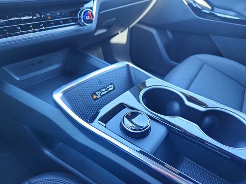 New 2026 Chevrolet Equinox LT w/ Convenience Package II FWD image 20