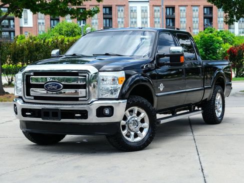 Used 2015 Ford F250 XLT w/ XLT Premium Package AWD/4WD image 7