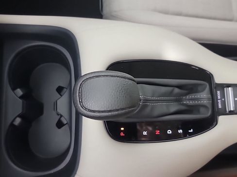 Certified 2023 Honda HR-V LX image 31