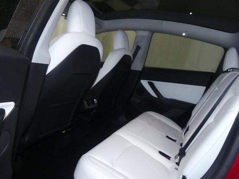 Used 2020 Tesla Model Y Long Range image 18