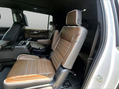Used 2025 GMC Yukon XL Denali Ultimate AWD/4WD image 21