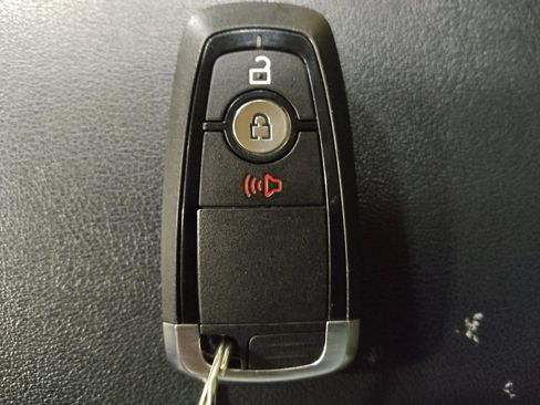 Used 2017 Ford Edge SEL FWD image 32