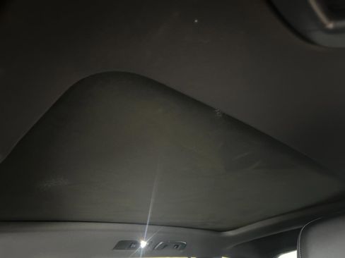 Used 2021 Volkswagen Tiguan SE R-Line image 19