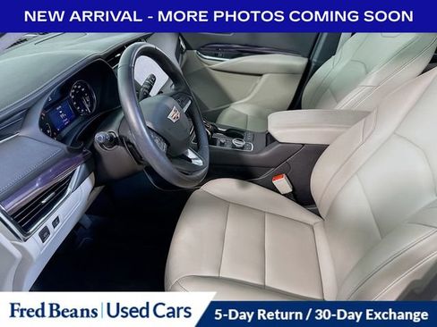 Used 2023 Cadillac XT4 Luxury w/ Cold Weather Package FWD image 15