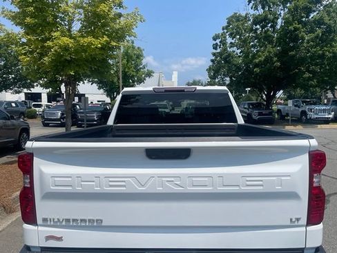 Used 2022 Chevrolet Silverado 1500 LT AWD/4WD image 3