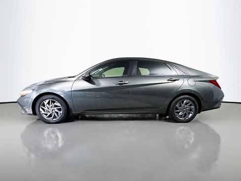 Used 2024 Hyundai Elantra Blue FWD image 9