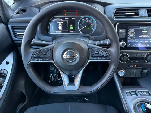 Used 2022 Nissan Leaf S image 16