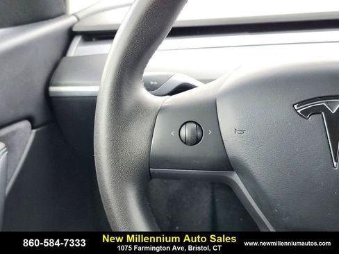 Used 2020 Tesla Model Y Long Range image 23