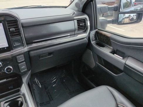 Used 2024 Ford F250 Lariat w/ Black Appearance Package AWD/4WD image 17