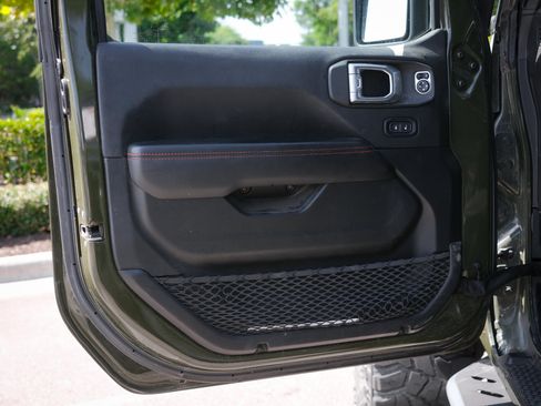 Used 2021 Jeep Wrangler Unlimited Rubicon AWD/4WD image 17