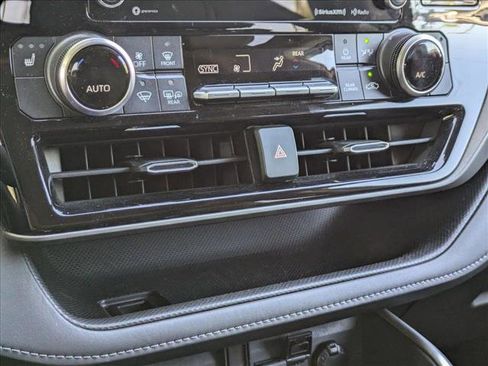 Used 2020 Toyota Highlander XLE image 9