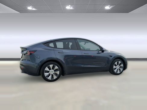Used 2020 Tesla Model Y Long Range image 17