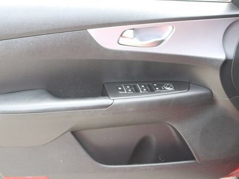 Used 2022 Kia Forte LXS FWD image 9
