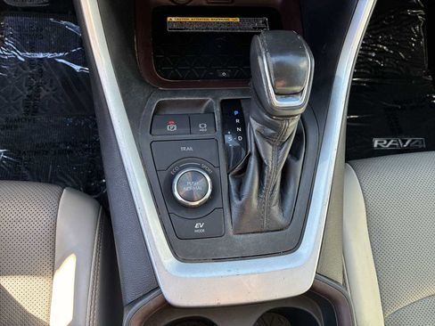 Used 2020 Toyota RAV4 Limited AWD/4WD image 22