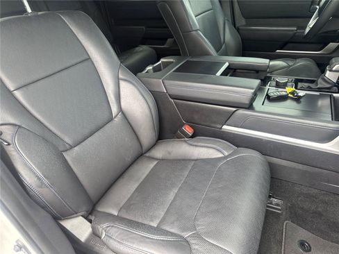Used 2024 Toyota Tundra Platinum AWD/4WD image 39