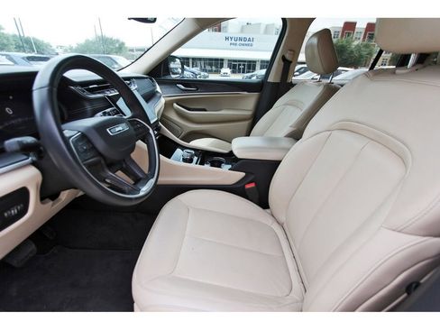 Used 2022 Jeep Grand Cherokee Limited image 15