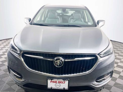 Used 2021 Buick Enclave Essence image 2