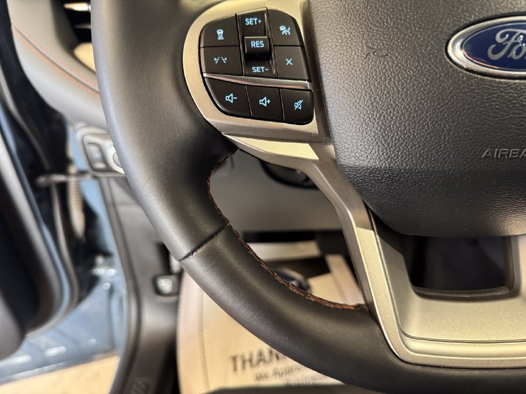 Used 2025 Ford Explorer Active AWD/4WD image 11
