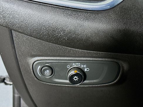 Used 2023 Chevrolet Equinox LT image 17