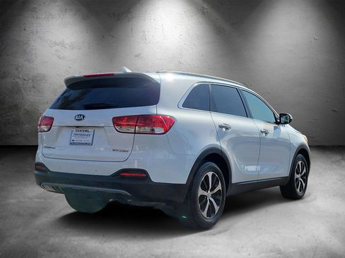 Used 2017 Kia Sorento EX w/ EX Premium Package FWD image 3