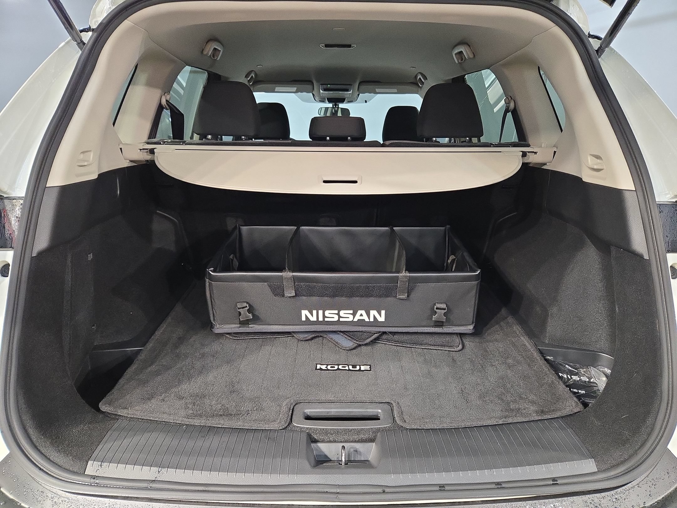 Used 2023 Nissan Rogue SV FWD image 18