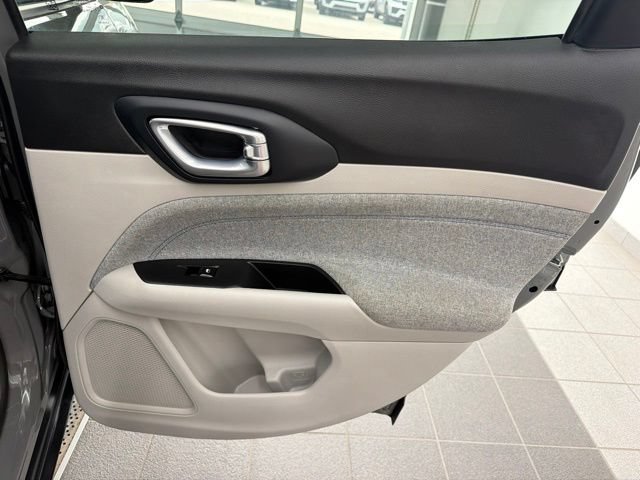 Used 2024 Jeep Compass Latitude AWD/4WD image 9