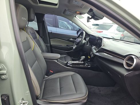 Used 2024 Chevrolet Trax ACTIV w/ Sunroof Package image 15