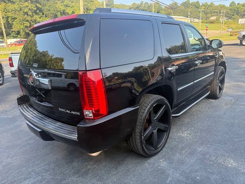 Used 2011 Cadillac Escalade AWD image 33