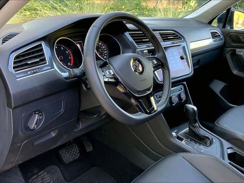Certified 2021 Volkswagen Tiguan SE image 14
