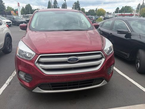 Used 2017 Ford Escape SE AWD/4WD image 2