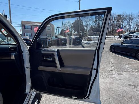 Used 2016 Toyota 4Runner Limited image 21