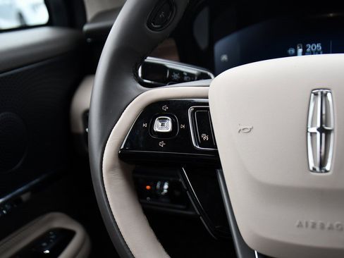 Used 2024 Lincoln Corsair Reserve w/ Towing Package image 32