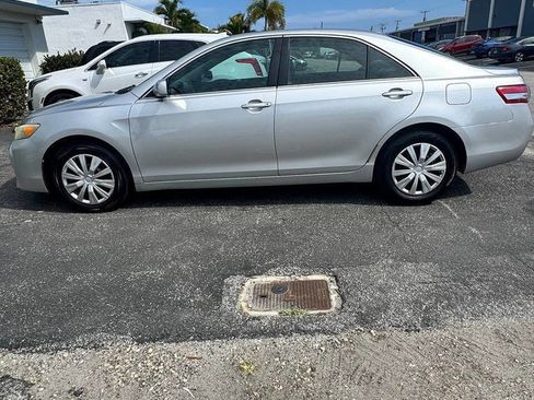Used 2011 Toyota Camry FWD image 4