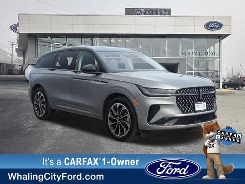 Used 2024 Lincoln Nautilus Reserve image 1