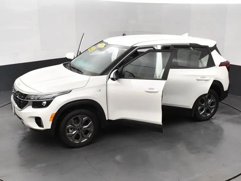 Used 2026 Kia Seltos LX AWD/4WD image 7