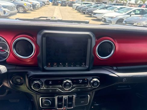 Used 2022 Jeep Gladiator Rubicon w/ LED Lighting Group AWD/4WD image 16
