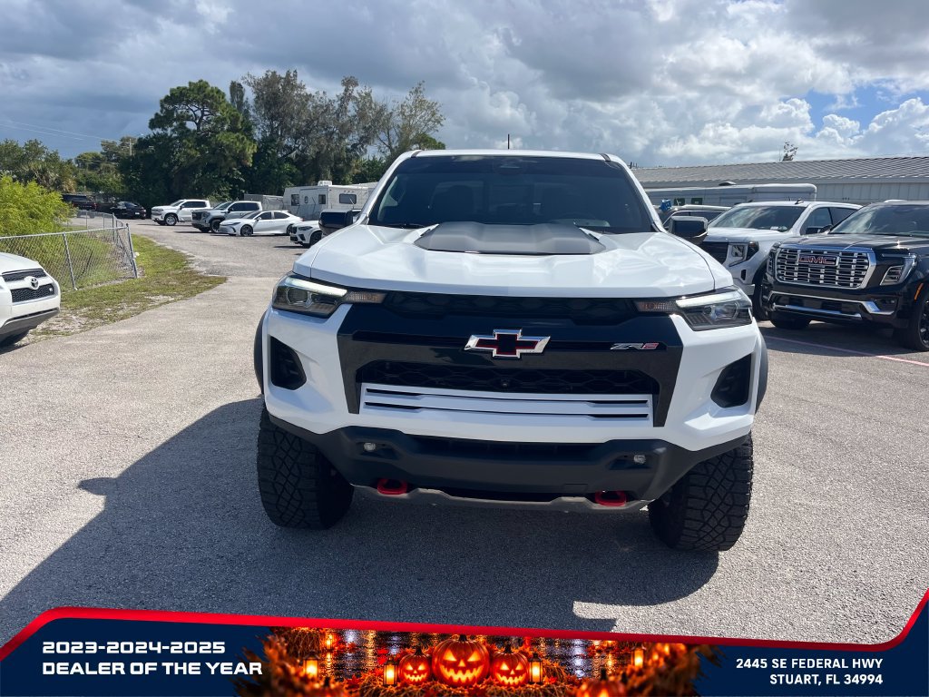 Used 2025 Chevrolet Colorado ZR2 w/ Technology Package AWD/4WD image 2