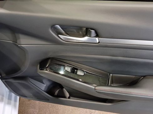 Used 2024 Nissan Altima 2.5 SR w/ SR Premium Package FWD image 31