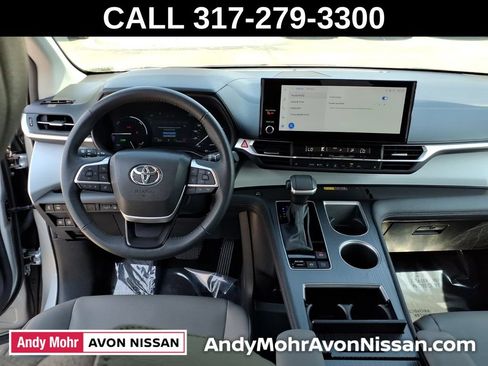 Used 2025 Toyota Sienna XLE FWD image 43