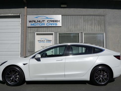 Used 2018 Tesla Model 3 Long Range RWD image 19