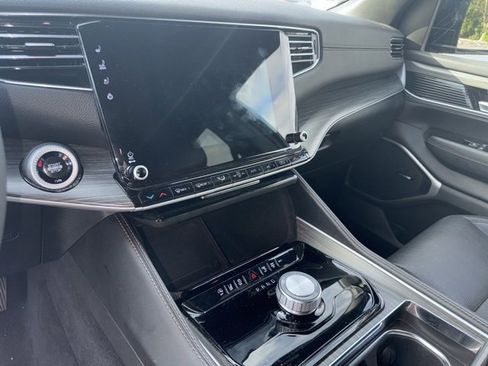 Used 2024 Jeep Wagoneer Series II w/ Flexible Seating Group image 11