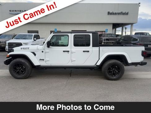Used 2023 Jeep Gladiator Willys image 2