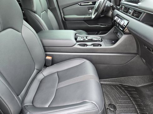 Certified 2025 Honda Pilot Touring image 10