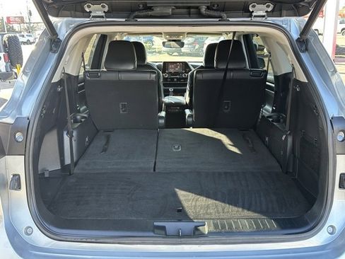 Used 2021 Toyota Highlander XLE image 21